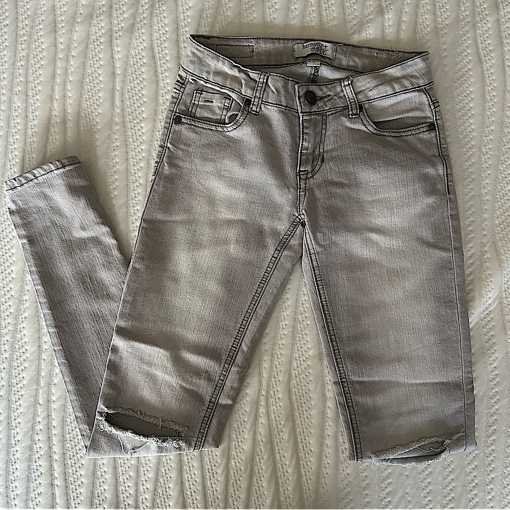 Gray Skinny Jeans w/ Exposed Knees👖